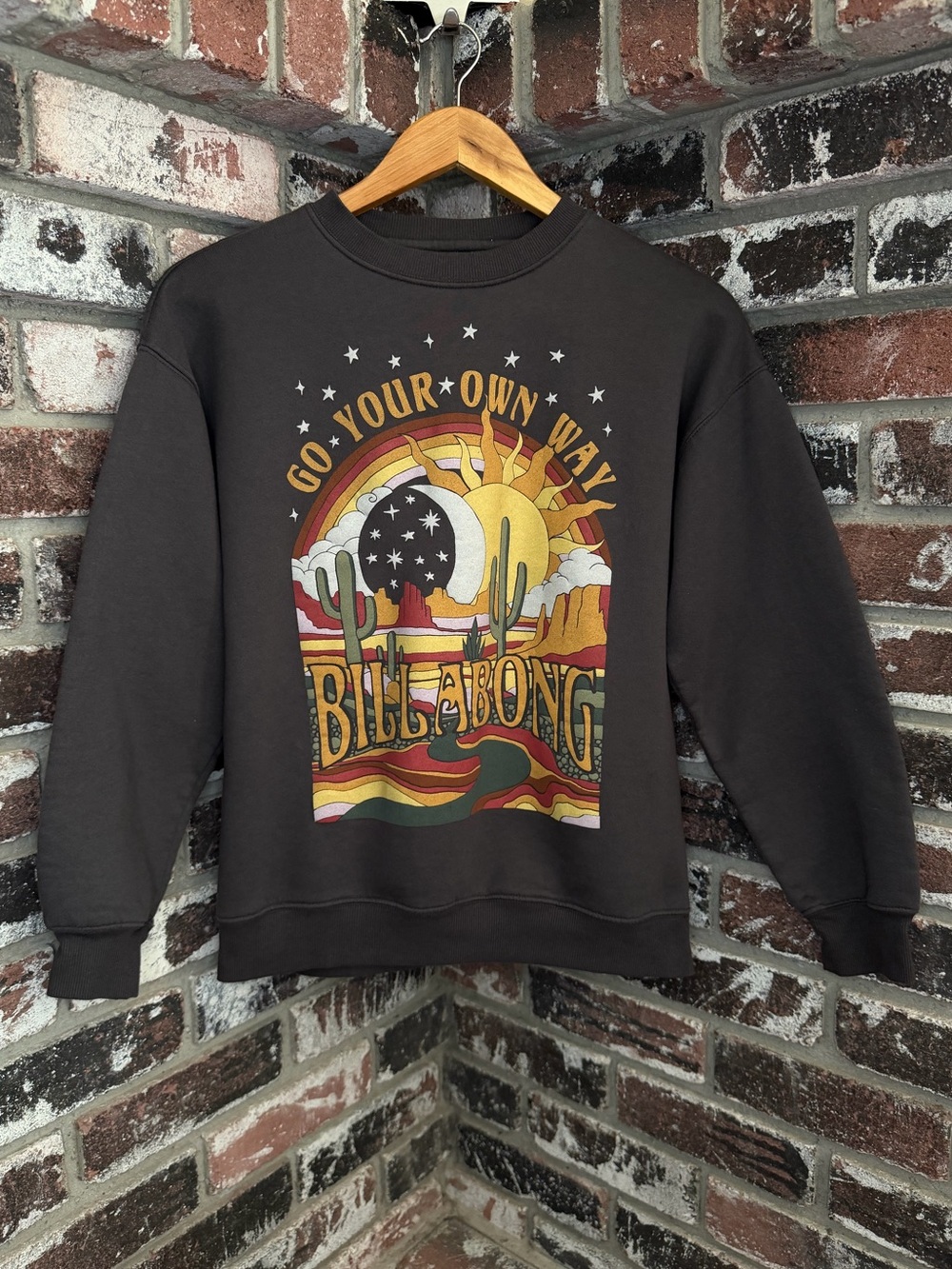 BILLABONG Go Your Own Way Desert Sun Moon Themed Womens Crewneck Sweatshirt